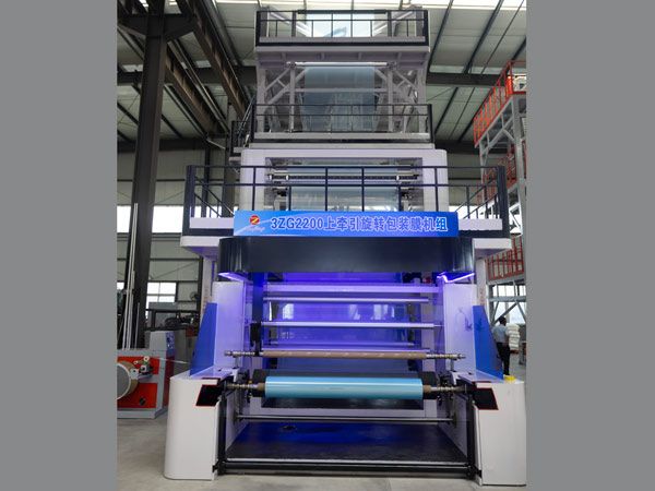 上牽（qiān）引旋轉（zhuǎn）包（bāo）裝膜機組